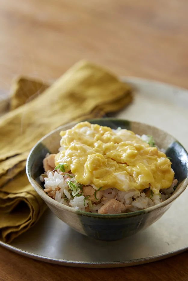 「鮭とふわふわ卵の混ぜご飯」