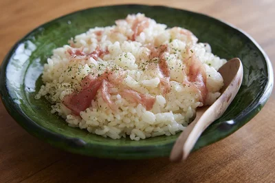 生ハムやチーズまで!?  新感覚の洋風混ぜご飯