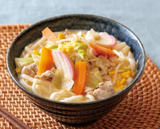 【給食の先生のレシピ】牛乳をいれて、こくと旨みをアップ！野菜たっぷりちゃんぽん風うどん／給食の先生がつくる家族に愛されごはん（9）