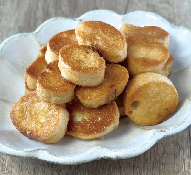 【給食の先生のレシピ】カリカリ食感×キャラメル味！保育園の定番おやつ、お麩ラスク／給食の先生がつくる家族に愛されごはん（10）
