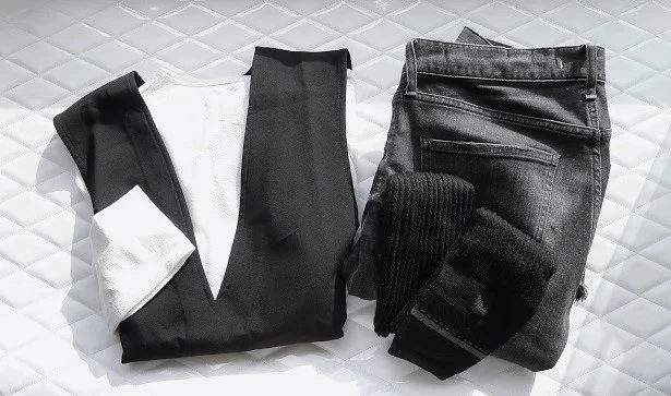 冬は黒い服が多いのでブラックを選んで正解！　服のコーデにも活用できます
