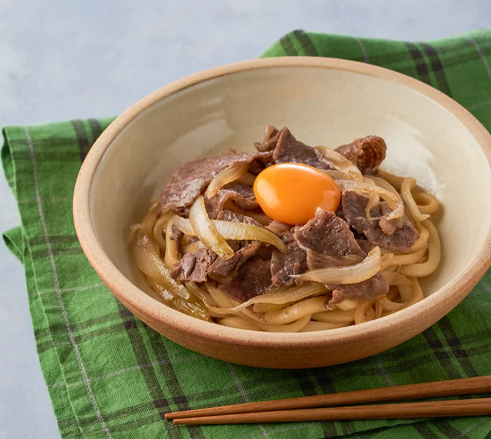 レンジだけで完成！ ゆで麺で作る本格「すき焼き風うどん」／とびきり美味しい疲れ果てごはん（5）