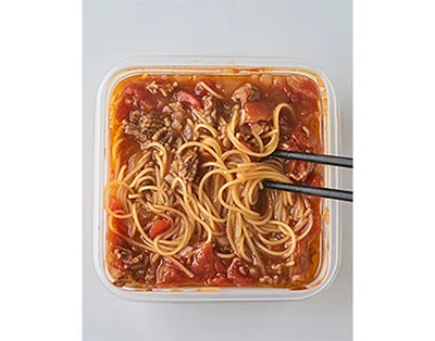 お好みで粉チーズとパセリをふりかける