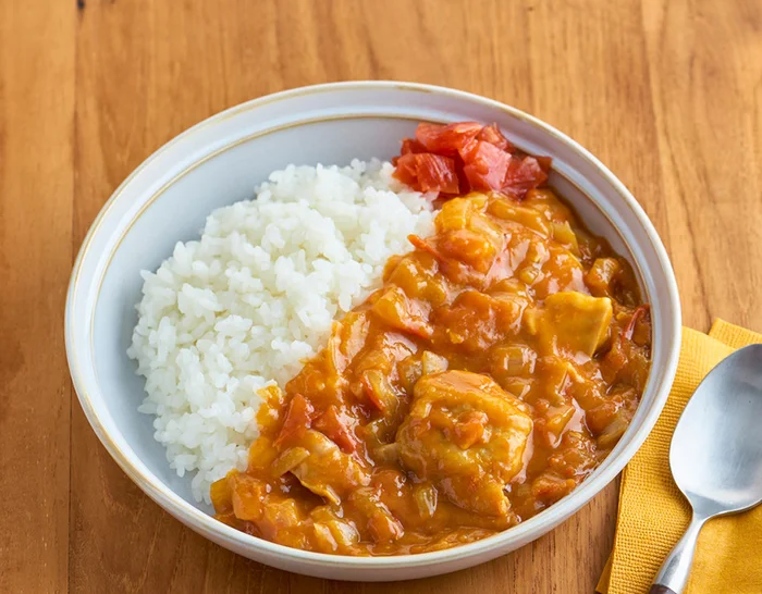 ほったらかしでOK！ フライパンでできる「無水トマトカレー」／とびきり美味しい疲れ果てごはん（8）