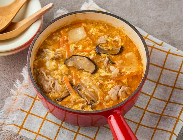 ペコペコな夜はこれつくろ！ 具だくさんでヘルシーな「卵野菜クッパ」／とびきり美味しい疲れ果てごはん（12）