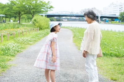 子どもだけのお留守番は、近所の大人に助けを求められるようにしておくことも大切