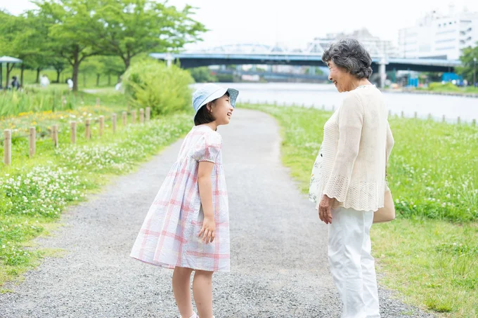 子どもだけのお留守番は、近所の大人に助けを求められるようにしておくことも大切