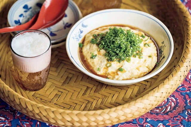 簡単＆ヘルシー！ ゆる晩酌にぴったりの「豆腐とひき肉のふわふわレンジ蒸し」／47歳、ゆる晩酌はじめました。（1）