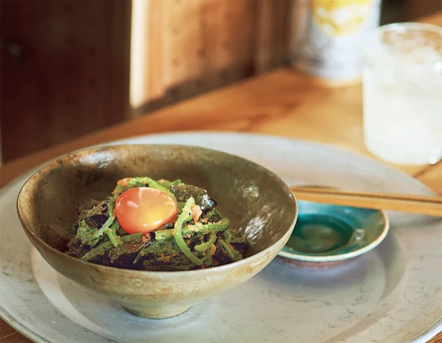 まさかのユッケ風!? みずみずしい青菜をたっぷり食べられる「ほうれん草の明太ユッケ」／47歳、ゆる晩酌はじめました。（4）