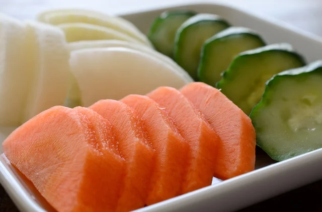 面倒な毎日のかき混ぜも不要！ パン粉で短時間＆お手軽にぬか漬けを作る方法