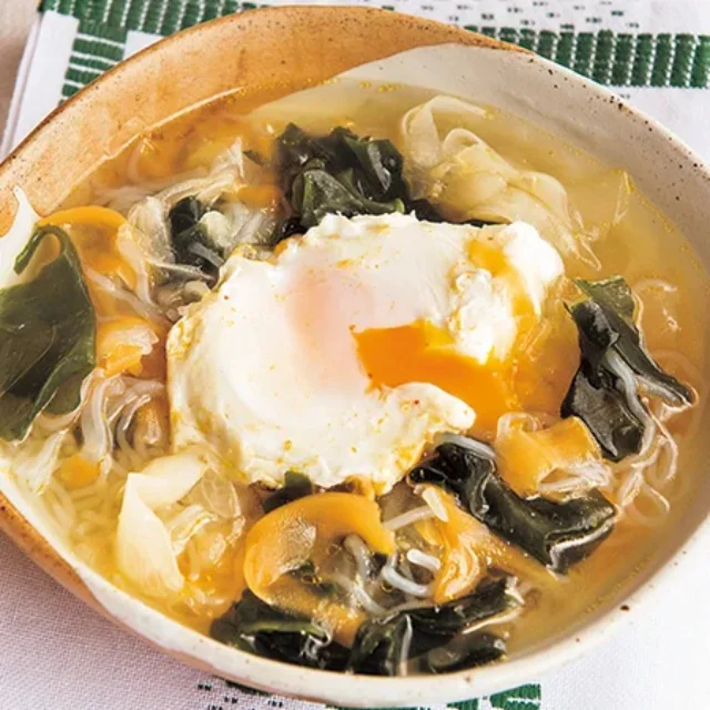 「ひらひら野菜と落とし卵のスープ」