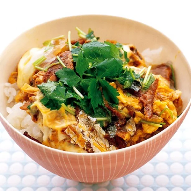 【簡単レシピ】缶詰を使うから手間なく作れる「さんまのかば焼き丼」