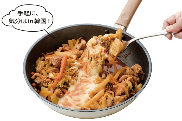 【ワンパンレシピ】チーズのとろーり感がたまらない！なんちゃってチーズタッカルビ／1口コンロでつくる絶品ワンパンレシピ（6）