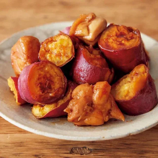 レンチンで簡単＆時短の味しみ煮物完成！「さつまいもととりももの甘辛煮」