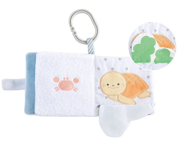 ページ左:カニ、ページ右:ウミガメと海藻