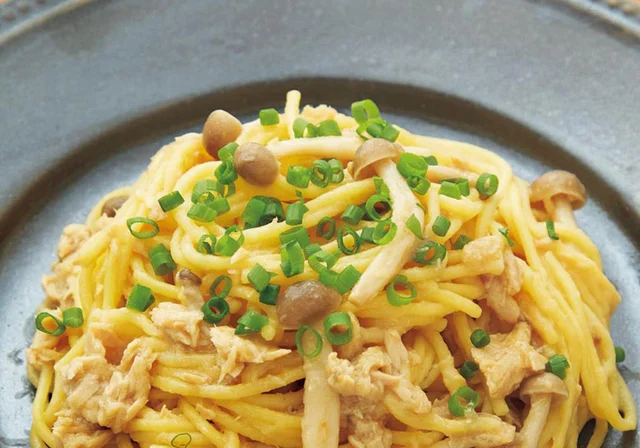 パスタと具材を保存袋に冷凍ストック、あとはレンチンだけで完成！『きのこしょうゆパスタ』／冷凍レンチンパック（9）