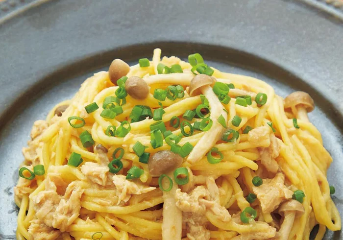 パスタと具材を保存袋に冷凍ストック、あとはレンチンだけで完成！『きのこしょうゆパスタ』／冷凍レンチンパック（9）