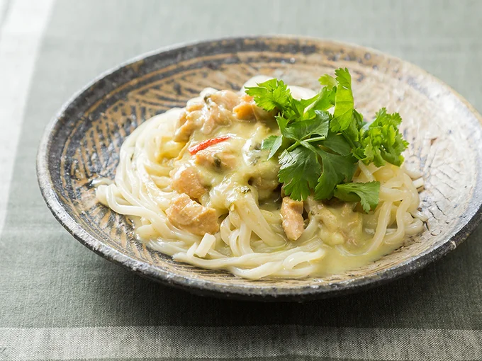 【写真を見る】日本冷凍食品協会が推奨する「タイカレーうどん」