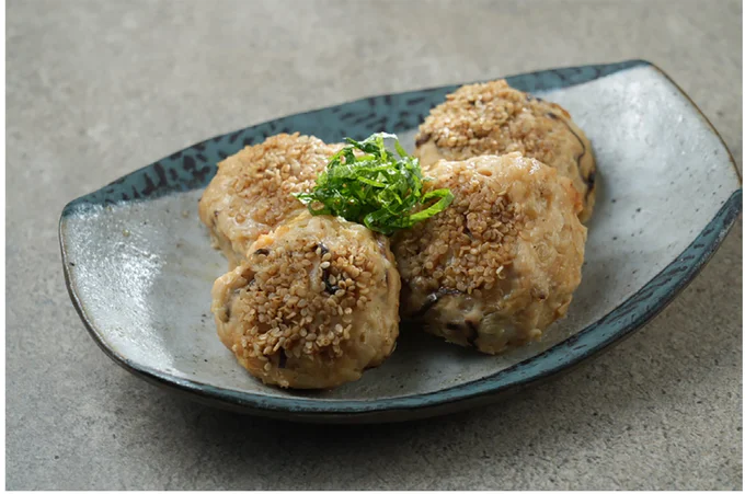 ごまの香ばしさがクセになる!「ごまつくね」
