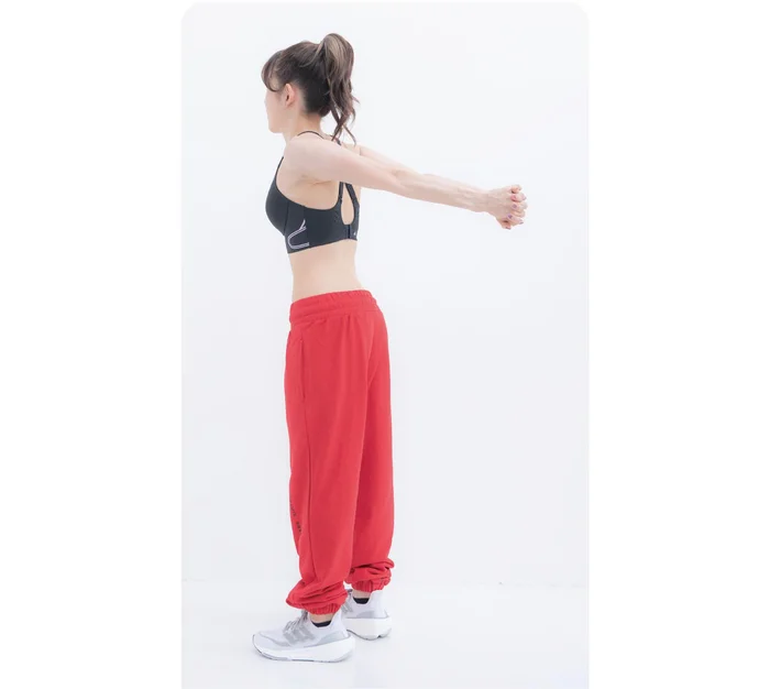 目指せ後ろ姿マイナス5歳！ 背中・二の腕まとめてスッキリさせる「腕アゲサゲ」／1回1分！ 本気やせダイエット（5）