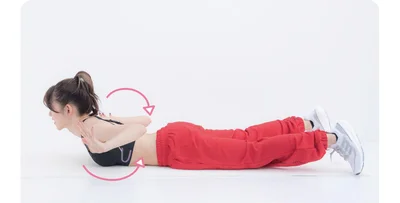 両肘を背中側に引きながら上体を上げる