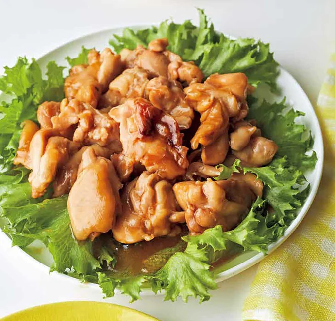 鶏もも肉は、メニューによってはカット済みのから揚げ用肉を買うと時短に