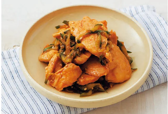 やみつき注意！ 冷やして食べるとよりおいしいレンジで作る「鶏むねユッケ」／奇跡のレンジおかず202（1）