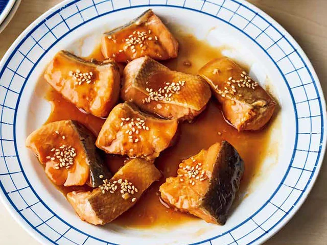 焼き鮭に飽きたら 「しゃけ照り風」。レンチンでも照り具合バッチリなコツは／やる気1％ごはん作りおき（7）