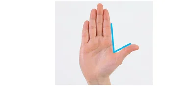 親指と人差し指のラインで「くの字」をつくる