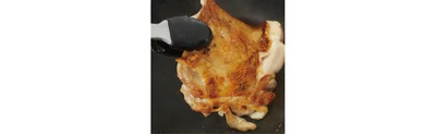 強めの火加減で、皮目においしそうな焼き色をつけて香ばしさをプラス