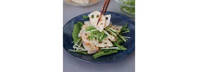 水菜と交互に3回重ね、タワー状に盛ると見栄えがいい
