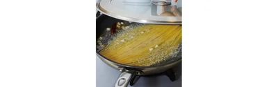 スパゲッティは別ゆでせずにそのまま加えるから、もっちり食感！