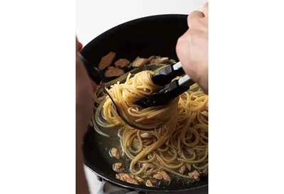 くるくる巻きながらお玉にのせる