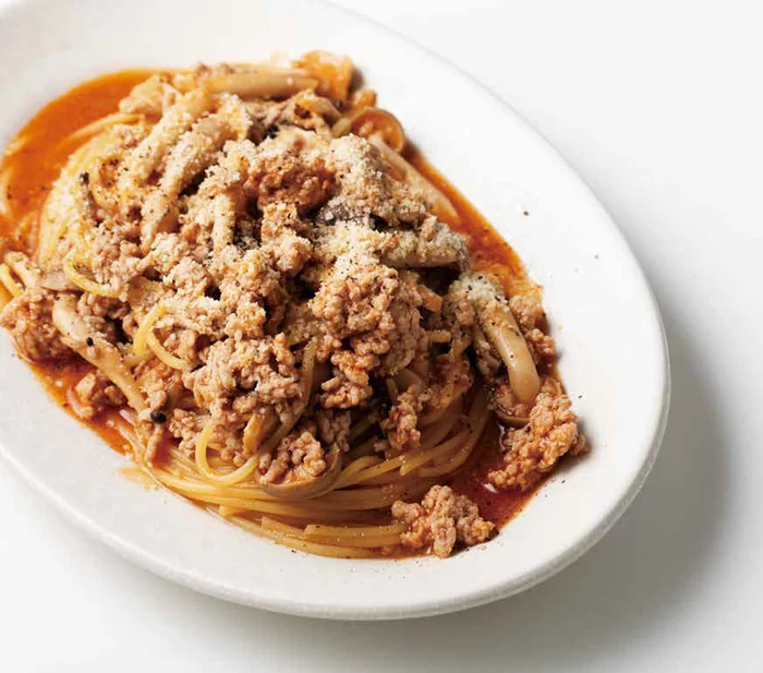 疲れてても作れる本格パスタ「ひき肉としめじのトマトソース」／10分パスタ（4）