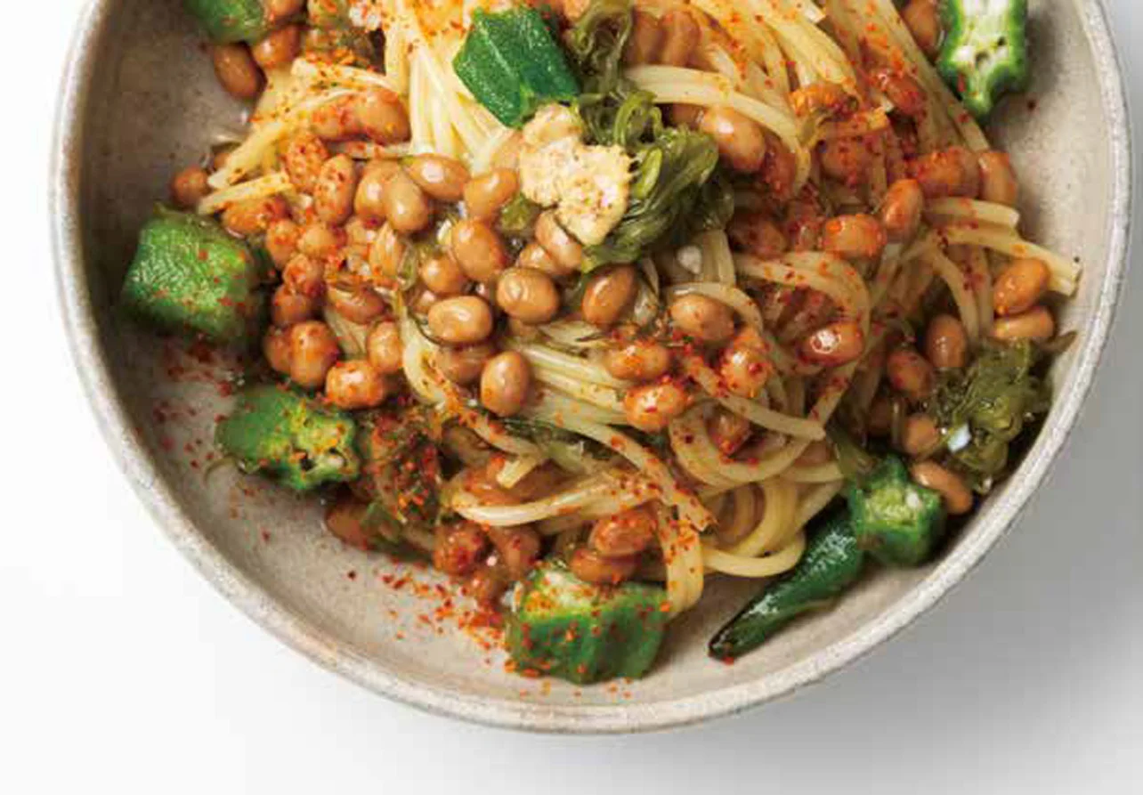 ねばねば好きはたまらない！「納豆とめかぶ、オクラのペペロンチーノ