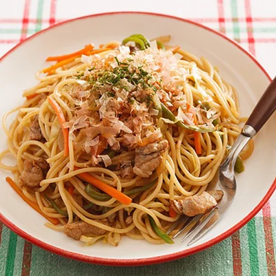 いつものお家パスタをアレンジ！ 「焼きパスタ」レシピ5選
