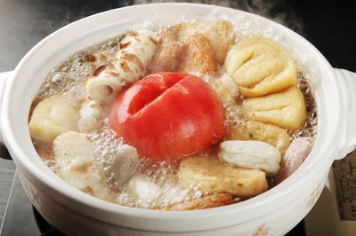 トマトが真ん中にドーンと！トマトおでん
