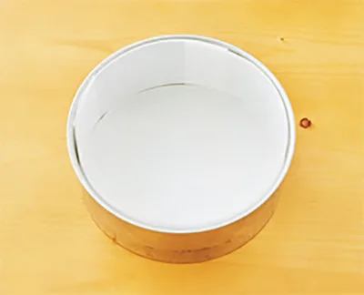型に型紙を敷く