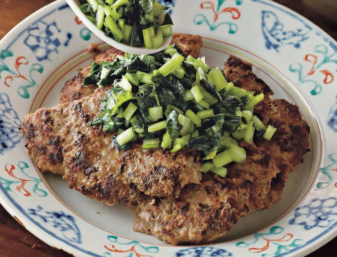 フレッシュなソースでさっぱりいただく「ジャンボハンバーグ小松菜ソース」