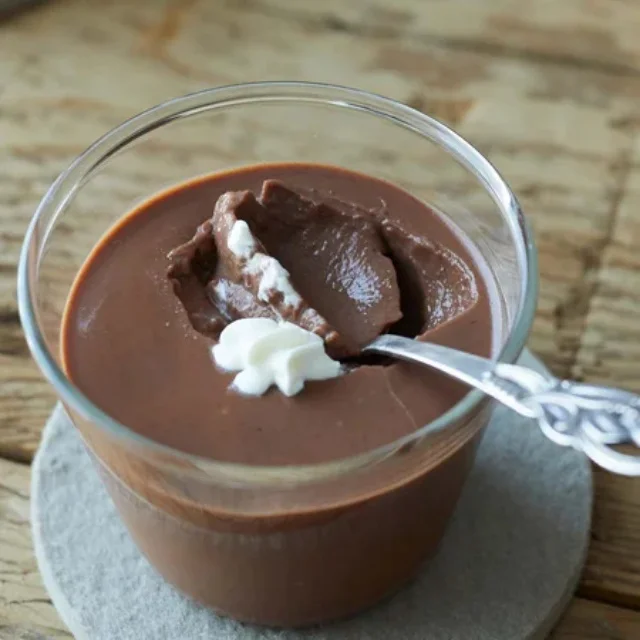 材料は4つだけ！混ぜる&冷やすだけで完成する「とろ〜りチョコプリン」