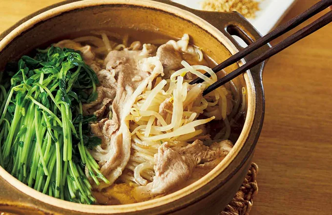 節約食材「もやし×豚こま」が主役!同じ食材でもこんなに違う!手間なし鍋3選