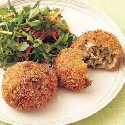 【漬物レシピ】冷蔵庫の残り物でおいしくアレンジ！「高菜入りメンチカツ」
