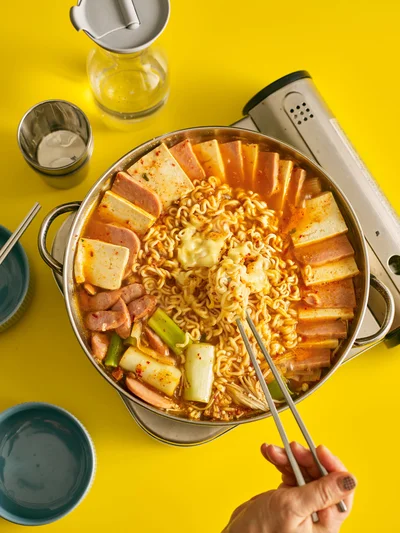 人気の「プデチゲ」など80レシピ掲載！