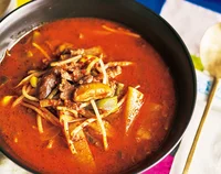 【韓国人オッパの絶品レシピ】よりどり具材で栄養満点。コトコト煮込んだ「ユッケジャン」