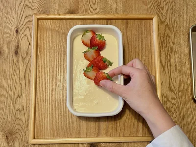 飾り用いちごを並べれば…