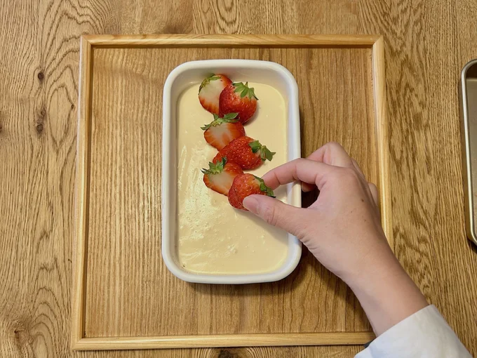 飾り用いちごを並べれば…