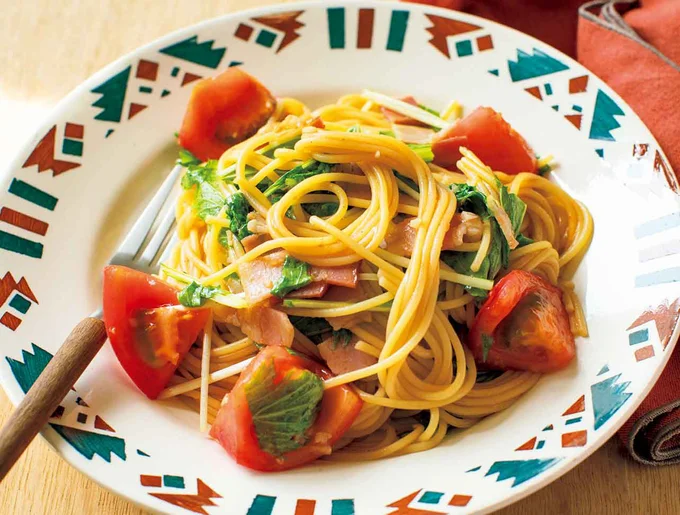 ベーコンとトマトのバターソースパスタ