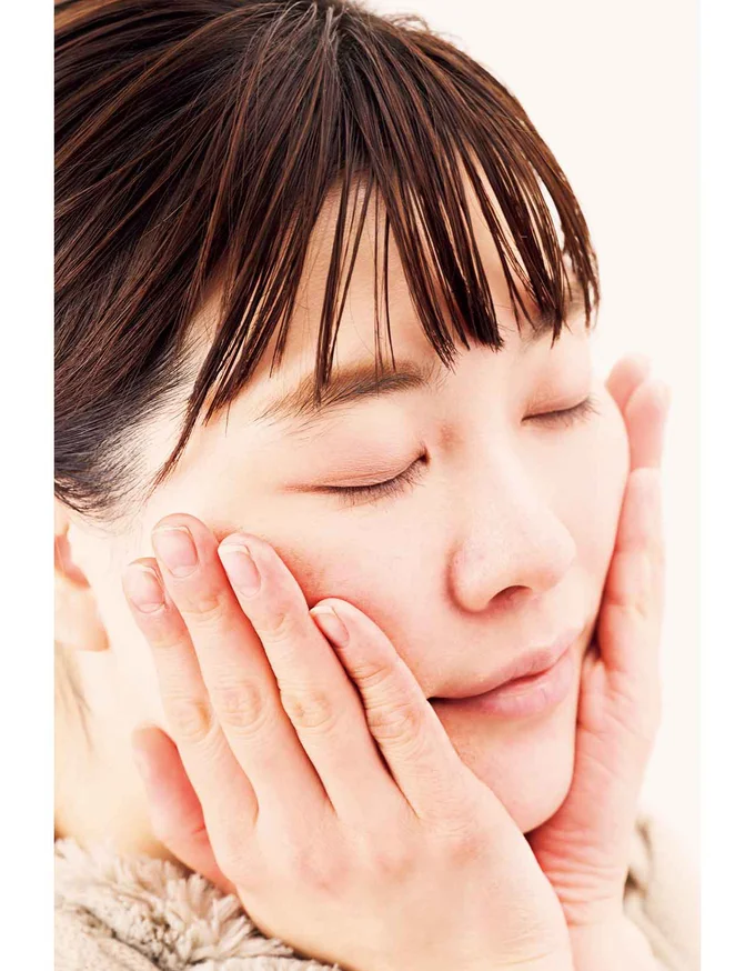 手でつけるのとコットンでつけるのはどっちがいいの?