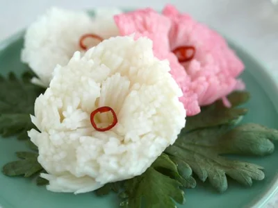 【写真を見る】見た目が格段と華やかに「かぶの菊花切り」