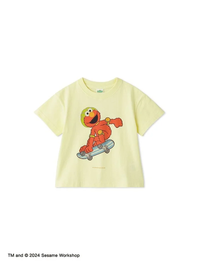 「【KIDS】キャラクターTシャツ」(4510円) こちらはエルモ(イエロー)